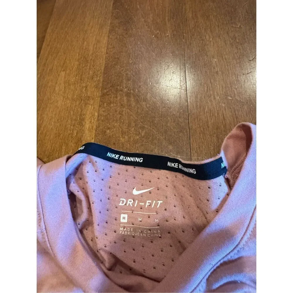 Woman’s Nike dri fit Nike running shirt size medium - Picture 3 of 5